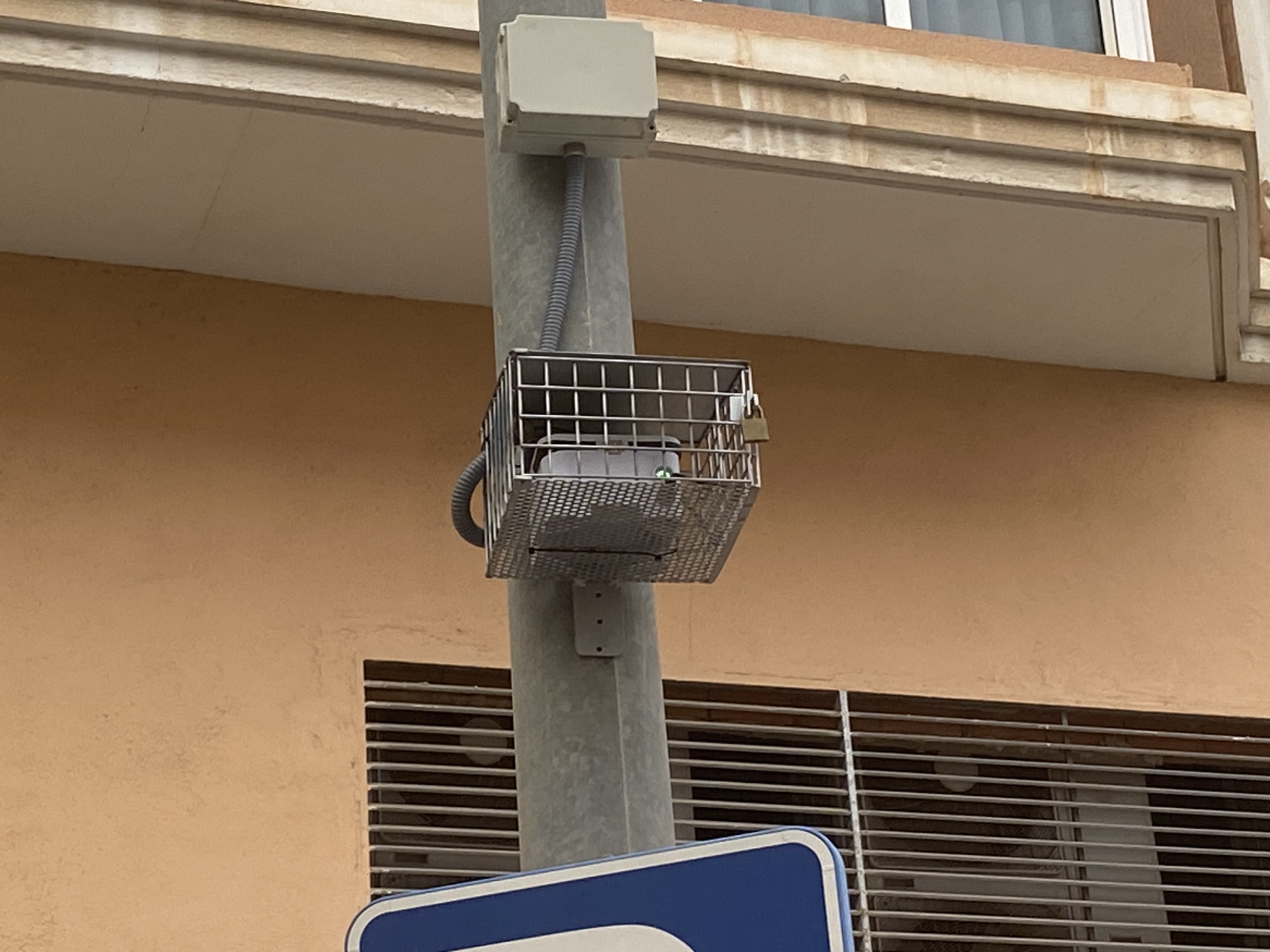 用于试点和缩放的现场安装环境传感器